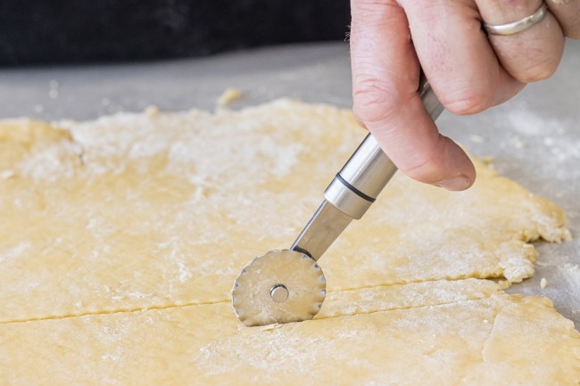 Прибор за нарязване на тесто, 16 см, неръждаема стомана - от Kitchen Craft