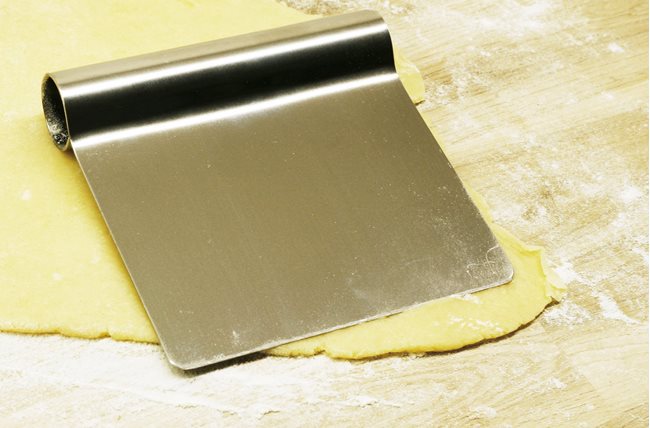 Нож за тесто, 12 х 12 см, неръждаема стомана - марка "de Buyer".
