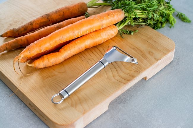 Прибор от неръждаема стомана за белене на плодове/зеленчуци, 18 см - от Kitchen Craft