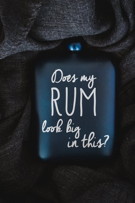 „Ромът ми голям ли изглежда в това?“ бутилка за алкохолни напитки, 175 мл, гама “BarCraft” – произведена от Kitchen Craft
