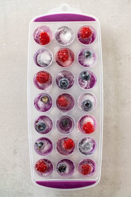 Тава за приготвяне на кубчета лед, 28 х 12 см, силикон, лилава - от Kitchen Craft