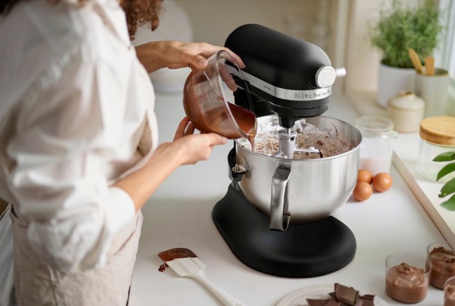 Стоящ миксер с повдигаща купа, 5,6 л, Artisan, модел 60, Matte Black - KitchenAid